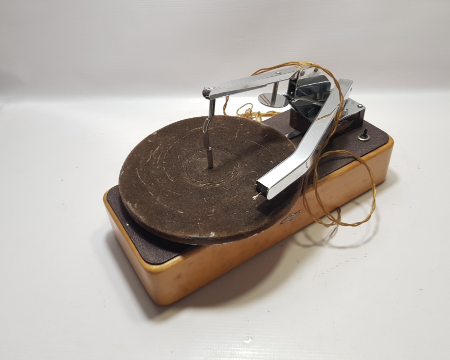 ÇOK AYKIRI FORMDA ANTİKA GRAMOFON