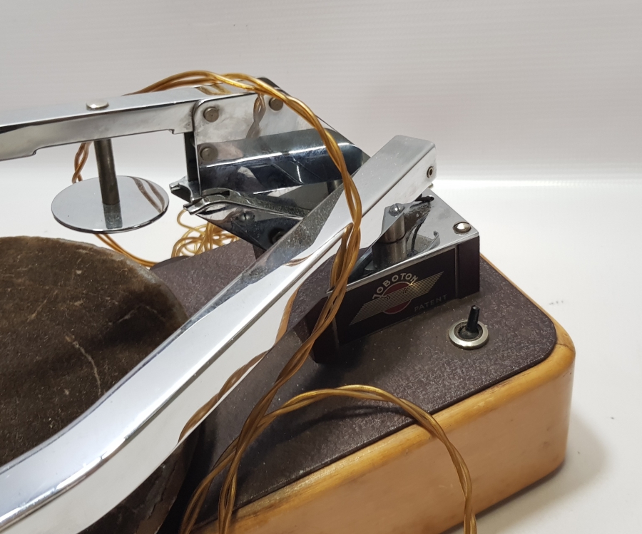 ÇOK AYKIRI FORMDA ANTİKA GRAMOFON