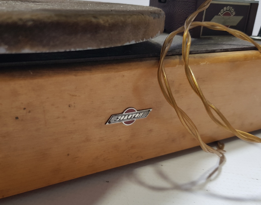 ÇOK AYKIRI FORMDA ANTİKA GRAMOFON