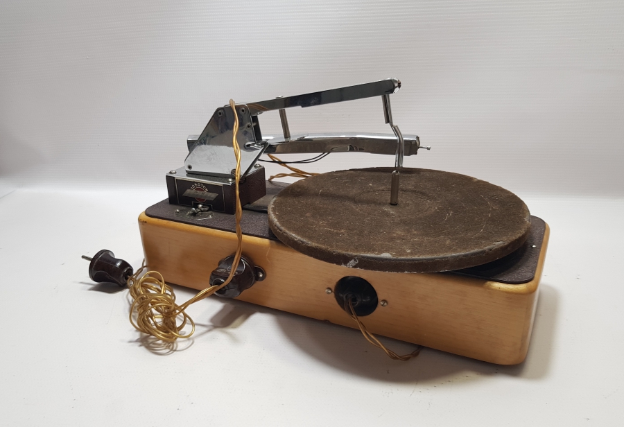 ÇOK AYKIRI FORMDA ANTİKA GRAMOFON
