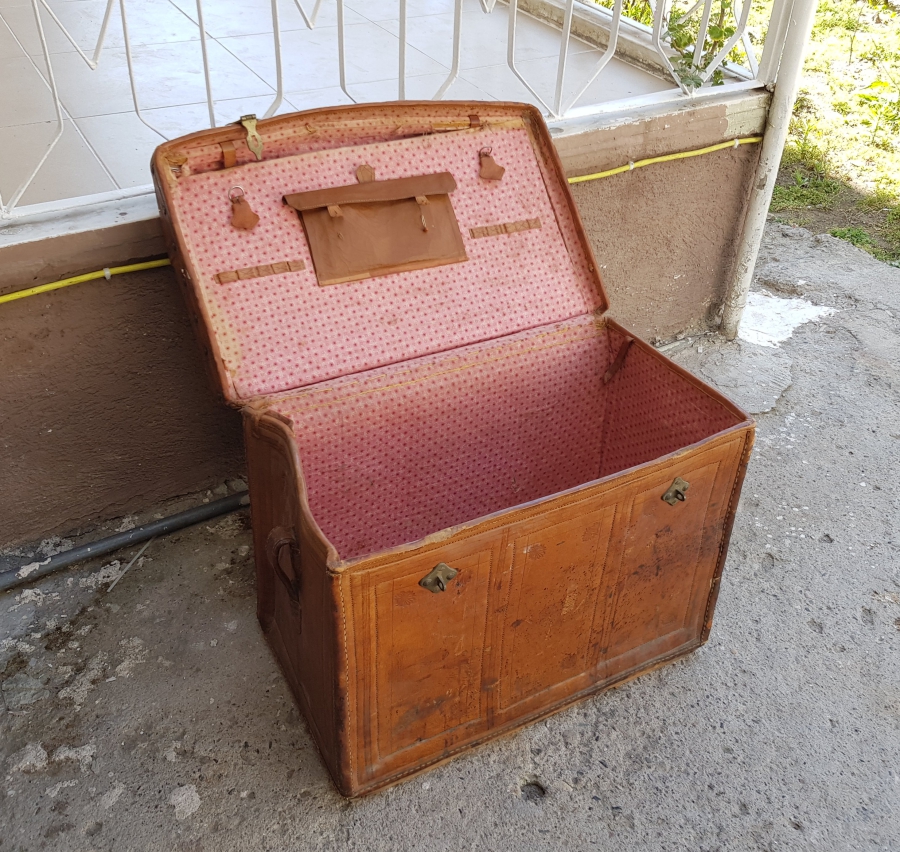 OSMANLI DÖNEMİ OSMANLICA, İBRANİCE VE FRANSIZCA DAMGALI ÇOK NADİR SÜRRE ALAYI DERİ SANDIK