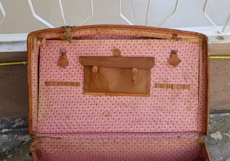 OSMANLI DÖNEMİ OSMANLICA, İBRANİCE VE FRANSIZCA DAMGALI ÇOK NADİR SÜRRE ALAYI DERİ SANDIK