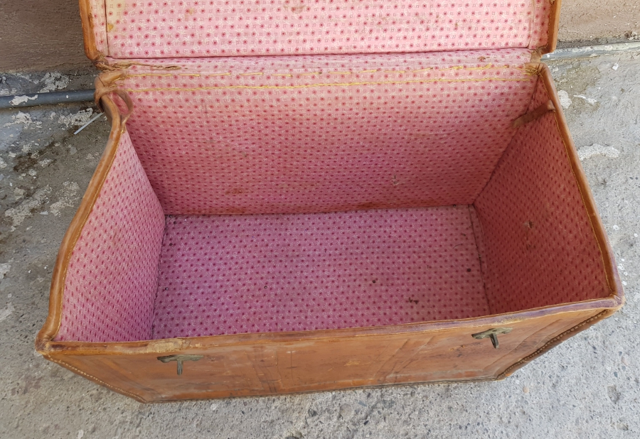 OSMANLI DÖNEMİ OSMANLICA, İBRANİCE VE FRANSIZCA DAMGALI ÇOK NADİR SÜRRE ALAYI DERİ SANDIK