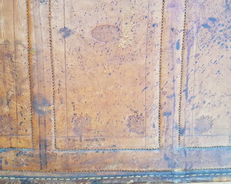 OSMANLI DÖNEMİ OSMANLICA, İBRANİCE VE FRANSIZCA DAMGALI ÇOK NADİR SÜRRE ALAYI DERİ SANDIK