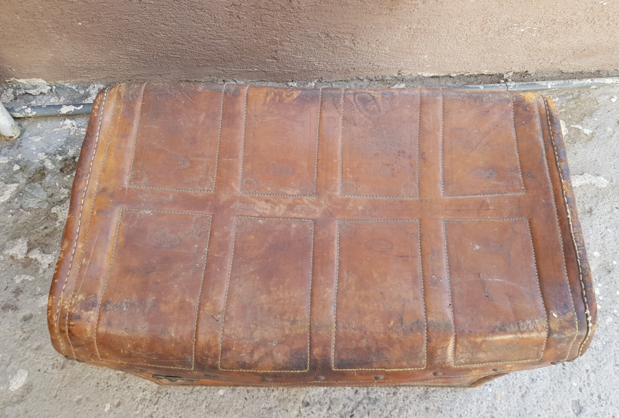 OSMANLI DÖNEMİ OSMANLICA, İBRANİCE VE FRANSIZCA DAMGALI ÇOK NADİR SÜRRE ALAYI DERİ SANDIK