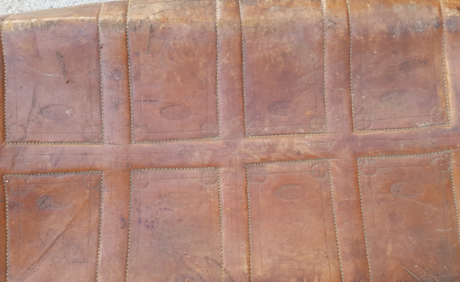 OSMANLI DÖNEMİ OSMANLICA, İBRANİCE VE FRANSIZCA DAMGALI ÇOK NADİR SÜRRE ALAYI DERİ SANDIK