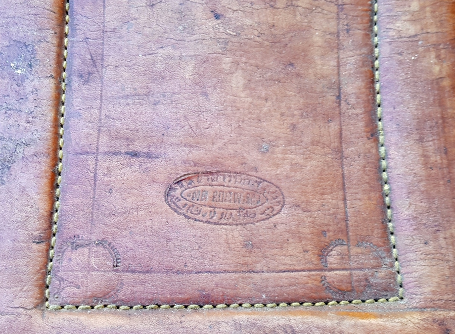 OSMANLI DÖNEMİ OSMANLICA, İBRANİCE VE FRANSIZCA DAMGALI ÇOK NADİR SÜRRE ALAYI DERİ SANDIK