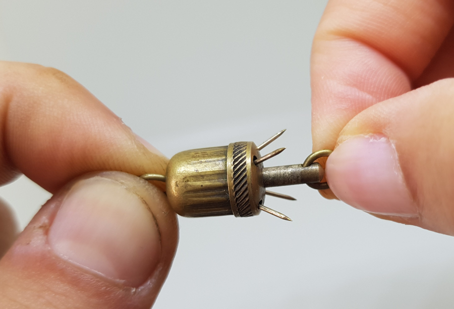 BEKTAŞİ SİKKESİ FORMUNDA YAPILMIŞ OSMANLI DÖNEMİ ÇOK NADİR İĞNELİ KOLYE