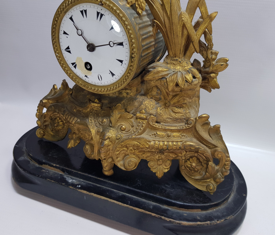 ORİJİNAL AHŞAP STANDIYLA KABARTMA İŞÇİLİKLİ BÜYÜK BOY OSMANLI ŞÖMİNE SAATİ