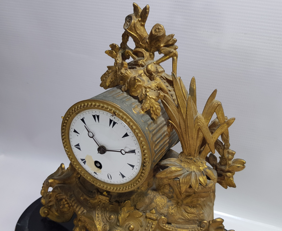 ORİJİNAL AHŞAP STANDIYLA KABARTMA İŞÇİLİKLİ BÜYÜK BOY OSMANLI ŞÖMİNE SAATİ