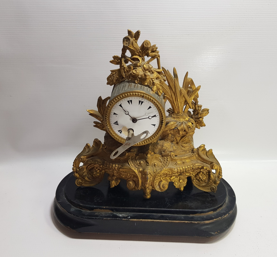 ORİJİNAL AHŞAP STANDIYLA KABARTMA İŞÇİLİKLİ BÜYÜK BOY OSMANLI ŞÖMİNE SAATİ