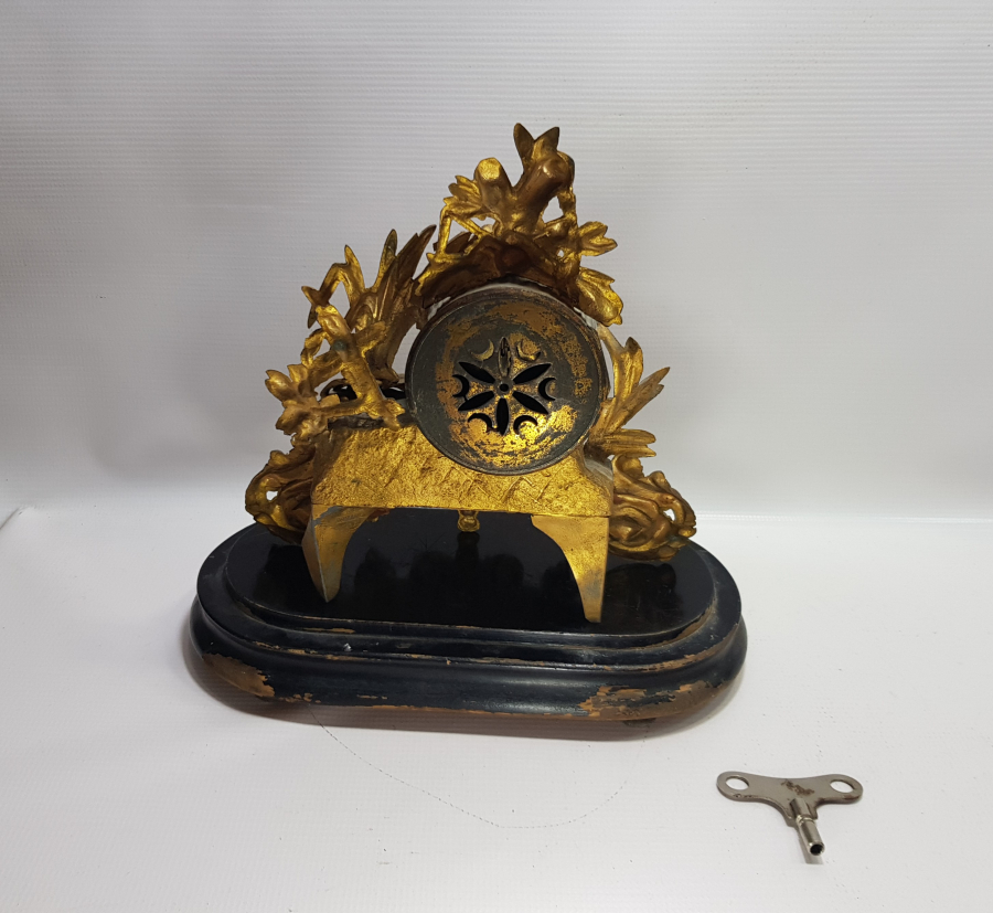 ORİJİNAL AHŞAP STANDIYLA KABARTMA İŞÇİLİKLİ BÜYÜK BOY OSMANLI ŞÖMİNE SAATİ