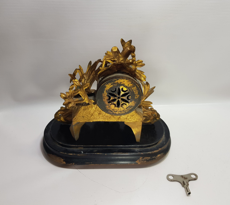 ORİJİNAL AHŞAP STANDIYLA KABARTMA İŞÇİLİKLİ BÜYÜK BOY OSMANLI ŞÖMİNE SAATİ