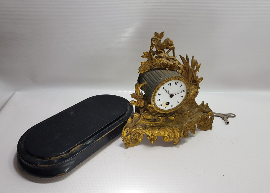 ORİJİNAL AHŞAP STANDIYLA KABARTMA İŞÇİLİKLİ BÜYÜK BOY OSMANLI ŞÖMİNE SAATİ