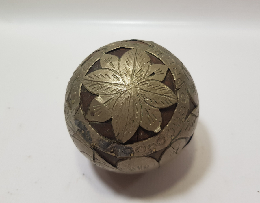 OSMANLI DÖNEMİ ÜZERİ METAL APLİKLİ VE KALEM İŞÇİLİKLİ KÜRE