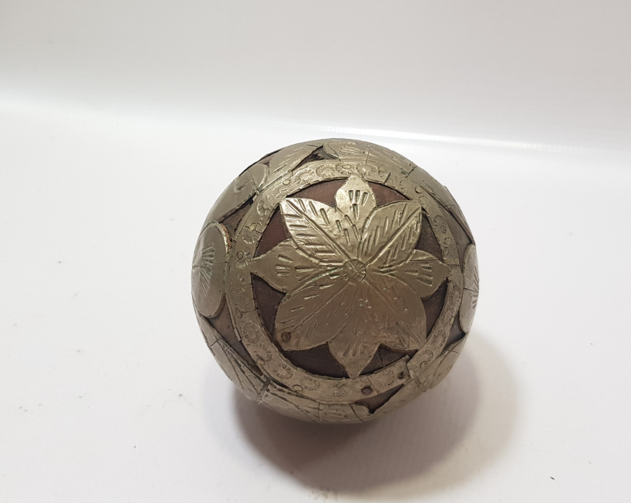 OSMANLI DÖNEMİ ÜZERİ METAL APLİKLİ VE KALEM İŞÇİLİKLİ KÜRE