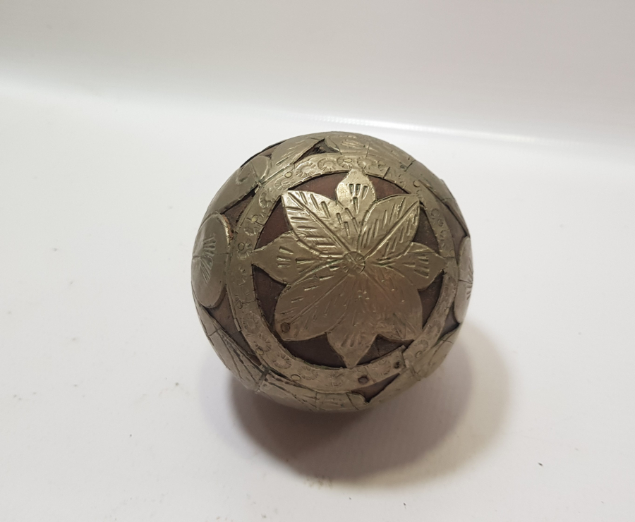 OSMANLI DÖNEMİ ÜZERİ METAL APLİKLİ VE KALEM İŞÇİLİKLİ KÜRE