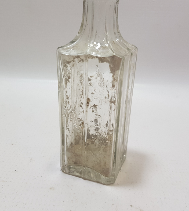 ÜZERİ KABARTMA İŞÇİLİKLE HASAN ŞEVKİ KOLONYASI YAZILI OSMANLI DÖNEMİ ÇOK NADİR KOLONYA ŞİŞESİ