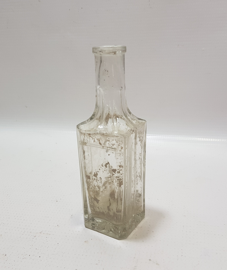 ÜZERİ KABARTMA İŞÇİLİKLE HASAN ŞEVKİ KOLONYASI YAZILI OSMANLI DÖNEMİ ÇOK NADİR KOLONYA ŞİŞESİ