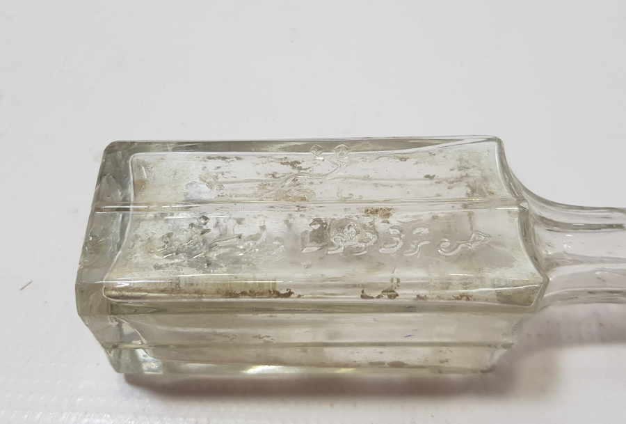 ÜZERİ KABARTMA İŞÇİLİKLE HASAN ŞEVKİ KOLONYASI YAZILI OSMANLI DÖNEMİ ÇOK NADİR KOLONYA ŞİŞESİ