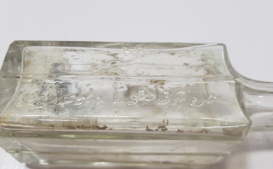 ÜZERİ KABARTMA İŞÇİLİKLE HASAN ŞEVKİ KOLONYASI YAZILI OSMANLI DÖNEMİ ÇOK NADİR KOLONYA ŞİŞESİ