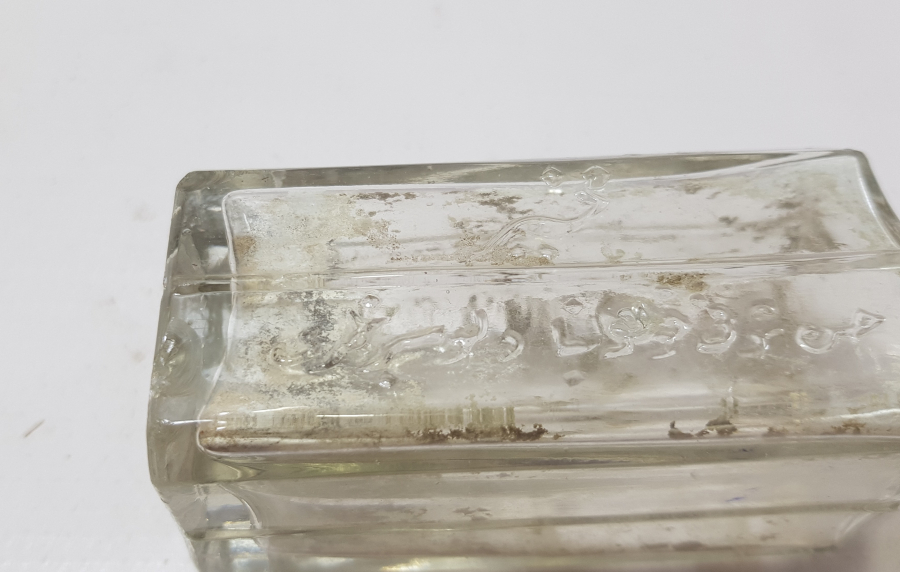 ÜZERİ KABARTMA İŞÇİLİKLE HASAN ŞEVKİ KOLONYASI YAZILI OSMANLI DÖNEMİ ÇOK NADİR KOLONYA ŞİŞESİ