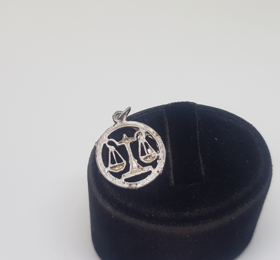 ANTİKA GÜMÜŞ BURÇ KOLYESİ