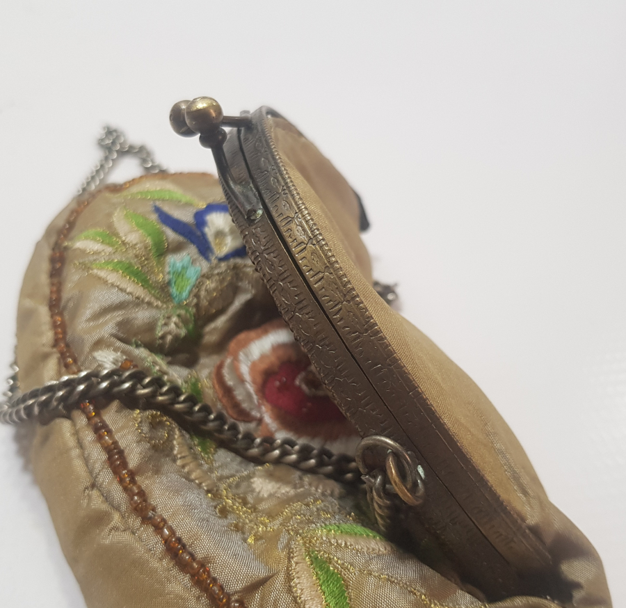 OSMANLI DÖNEMİ ÜZERİ İŞLEMELİ İPEK GECE ÇANTASI