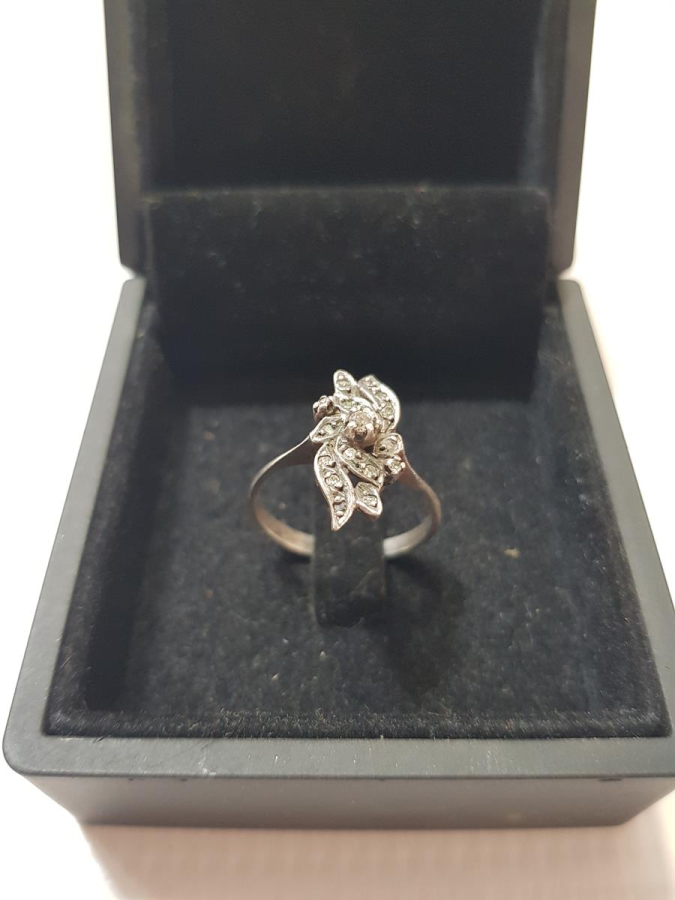 ÇİÇEK FORMLU ANTİKA PIRLANTA YÜZÜK