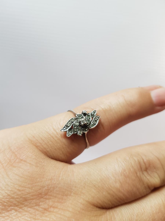 ÇİÇEK FORMLU ANTİKA PIRLANTA YÜZÜK