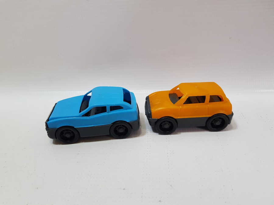 1970'LERDEN İKİ ADET PLASTİK OYUNCAK ARABA