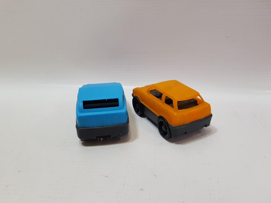 1970'LERDEN İKİ ADET PLASTİK OYUNCAK ARABA