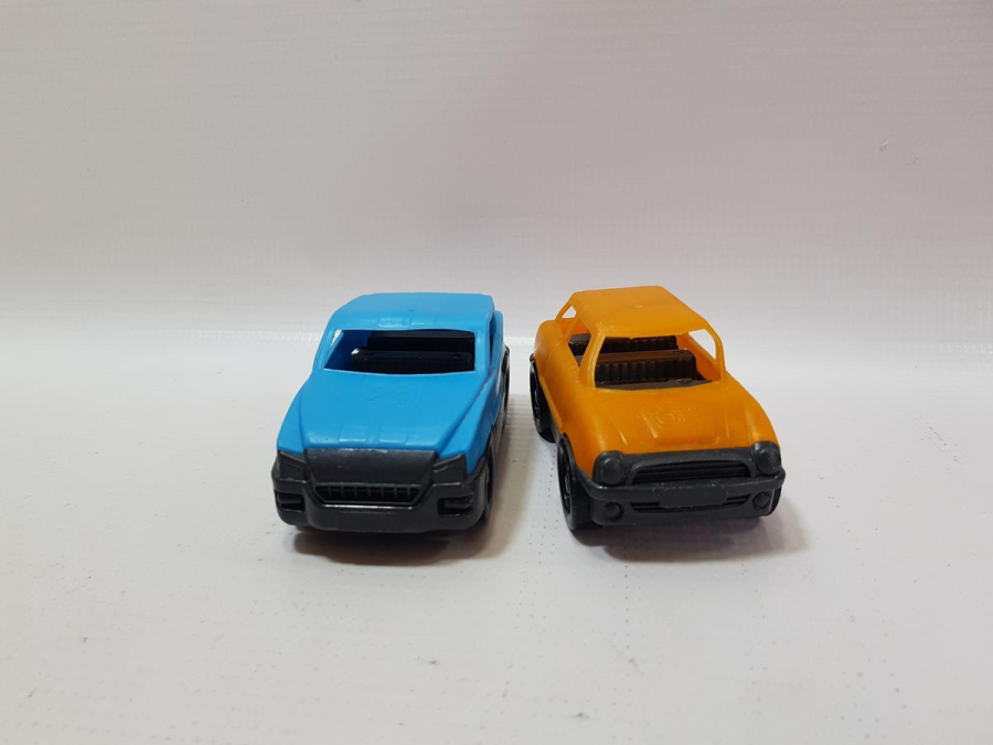 1970'LERDEN İKİ ADET PLASTİK OYUNCAK ARABA