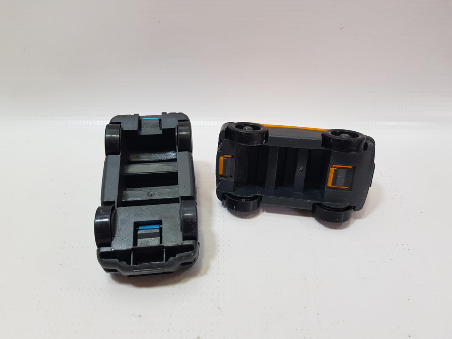 1970'LERDEN İKİ ADET PLASTİK OYUNCAK ARABA