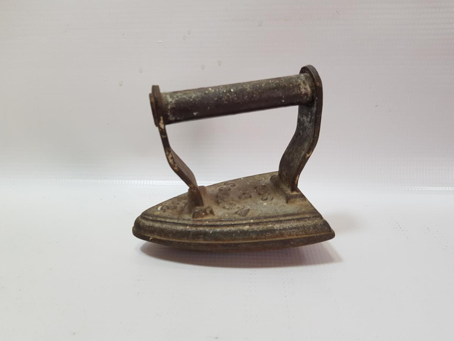 FARKLI FORMDA ÇOK NADİR ANTİKA ÜTÜ