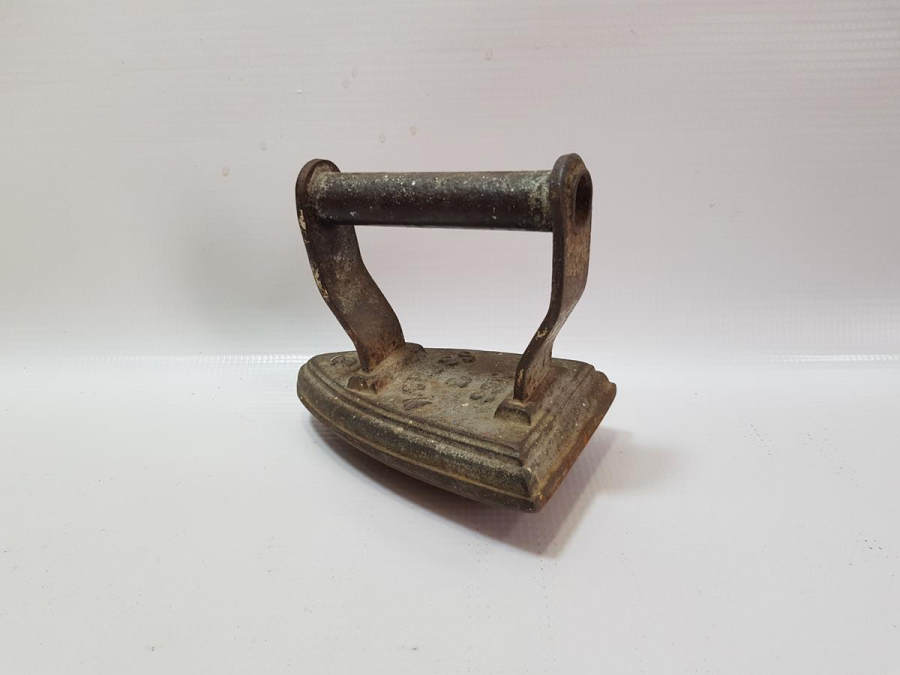 FARKLI FORMDA ÇOK NADİR ANTİKA ÜTÜ