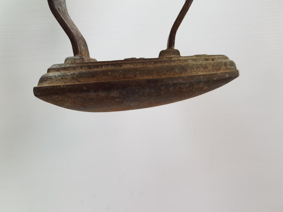 FARKLI FORMDA ÇOK NADİR ANTİKA ÜTÜ