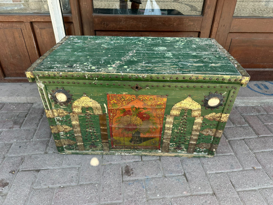 KAPAĞINDA ATATÜRK'ÜN İSTANBUL'A İLK TEŞRİFİ KONULU AFİŞ BULUNAN ÇOK NADİR SANDIK