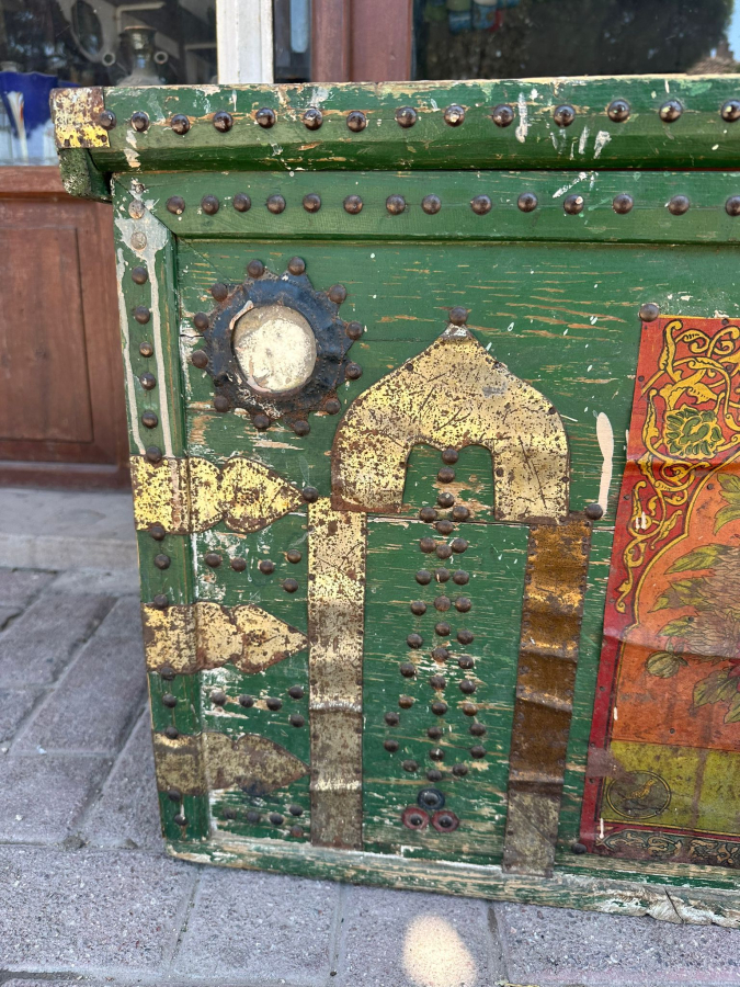 KAPAĞINDA ATATÜRK'ÜN İSTANBUL'A İLK TEŞRİFİ KONULU AFİŞ BULUNAN ÇOK NADİR SANDIK