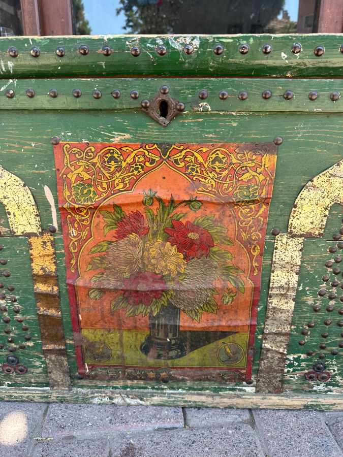 KAPAĞINDA ATATÜRK'ÜN İSTANBUL'A İLK TEŞRİFİ KONULU AFİŞ BULUNAN ÇOK NADİR SANDIK