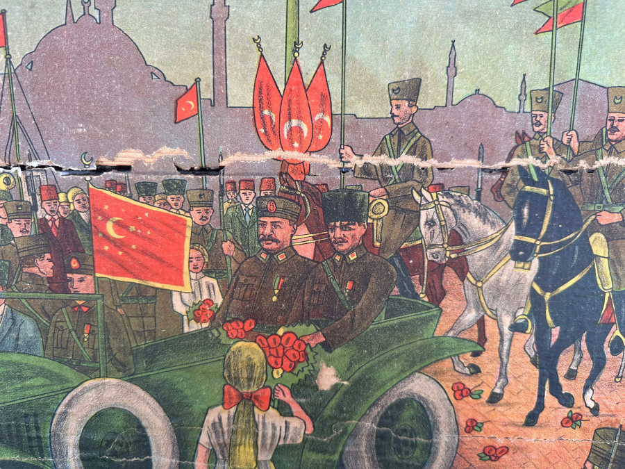 KAPAĞINDA ATATÜRK'ÜN İSTANBUL'A İLK TEŞRİFİ KONULU AFİŞ BULUNAN ÇOK NADİR SANDIK