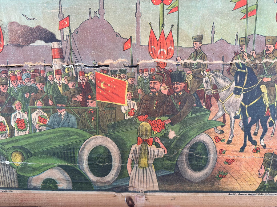 KAPAĞINDA ATATÜRK'ÜN İSTANBUL'A İLK TEŞRİFİ KONULU AFİŞ BULUNAN ÇOK NADİR SANDIK
