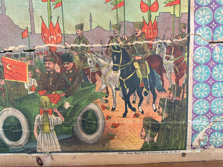 KAPAĞINDA ATATÜRK'ÜN İSTANBUL'A İLK TEŞRİFİ KONULU AFİŞ BULUNAN ÇOK NADİR SANDIK