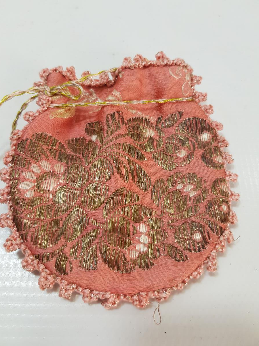 OSMANLI DÖNEMİ ALTIN SIRMA İŞLEMELİ ELMASİYE AKÇE KESESİ