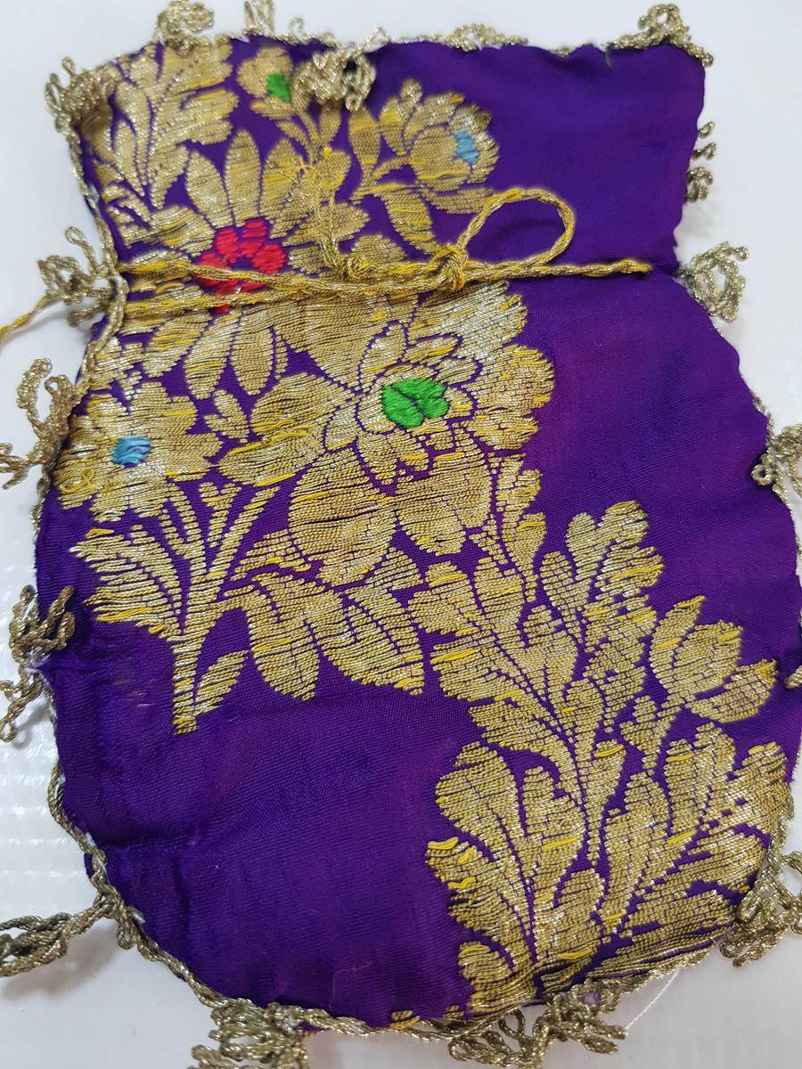OSMANLI DÖNEMİ ALTIN SIRMA İŞLEMELİ MOR RENKLİ ELMASİYE KESE