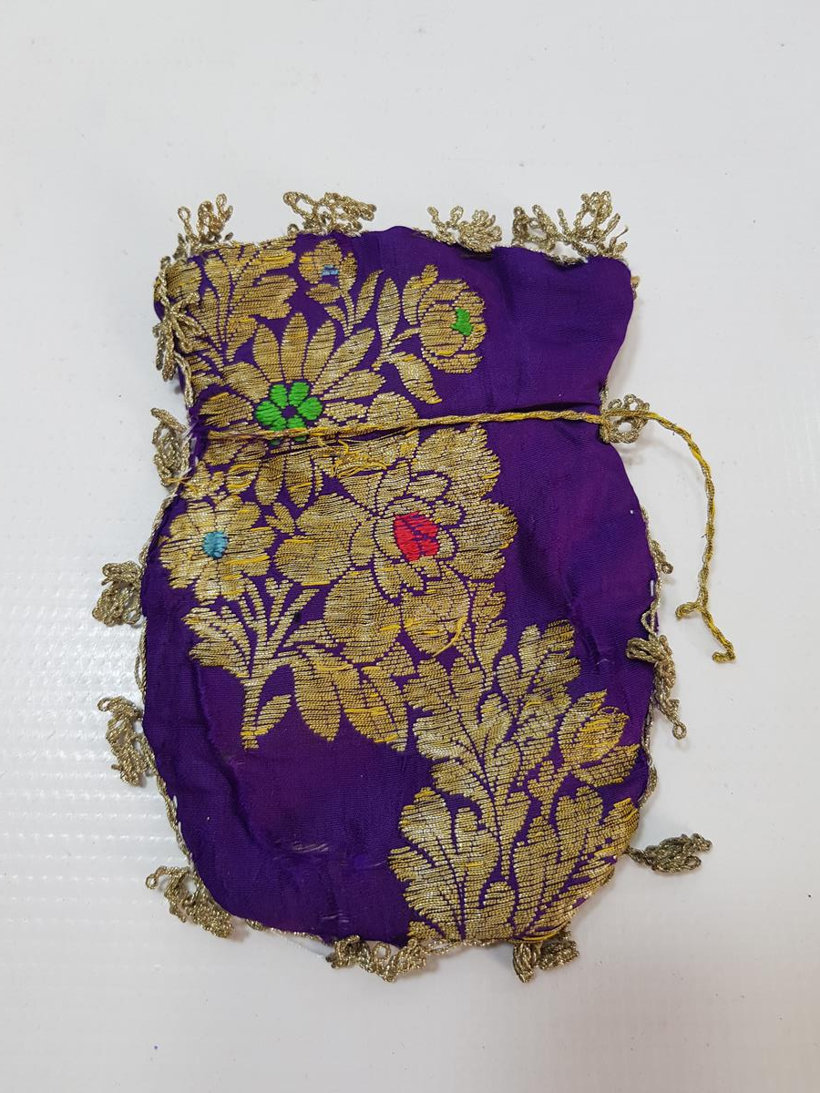 OSMANLI DÖNEMİ ALTIN SIRMA İŞLEMELİ MOR RENKLİ ELMASİYE KESE