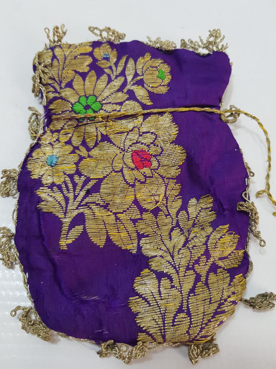 OSMANLI DÖNEMİ ALTIN SIRMA İŞLEMELİ MOR RENKLİ ELMASİYE KESE