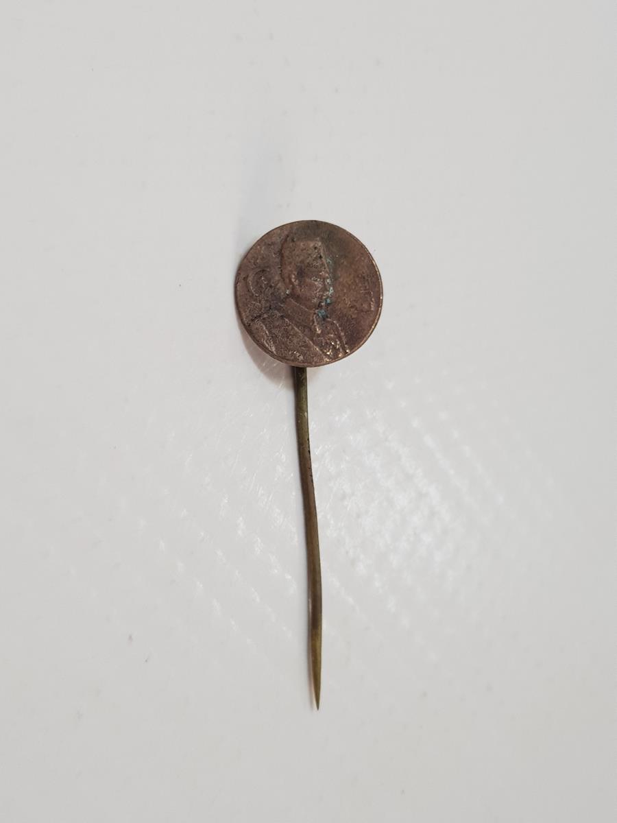 ÜZERİNDE OSMANLICA ROZET VE OSMANLICA YAZI BULUNAN ATATÜRK ROZET