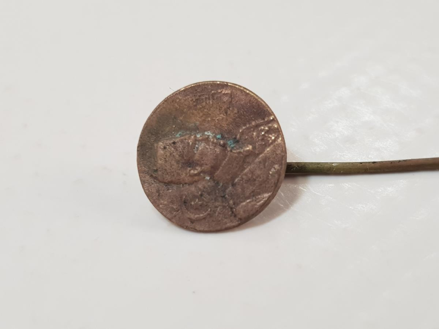 ÜZERİNDE OSMANLICA ROZET VE OSMANLICA YAZI BULUNAN ATATÜRK ROZET