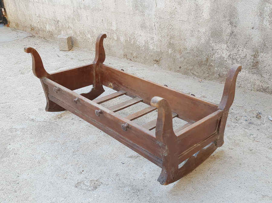 AHŞAPTAN MAMUL BÜYÜK BOY ANTİKA BEŞİK